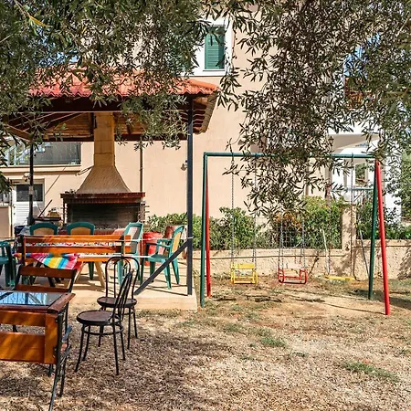 Apartment Daratos 6 *